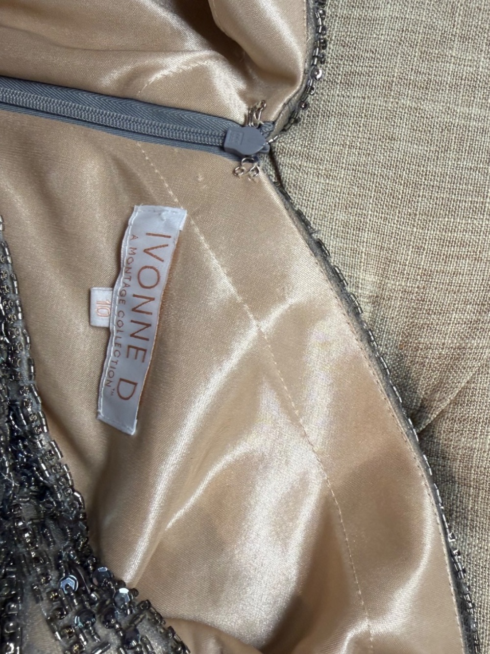 Formal gown - Picture 3 of 3